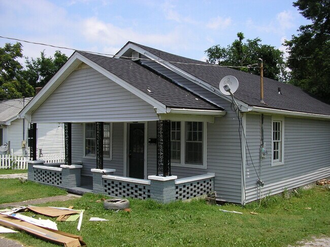 Building Photo - 410 Woodford Avenue