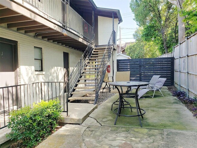 Building Photo - 5722 Gaston Ave