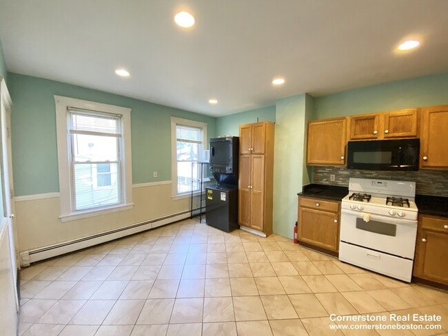 Building Photo - 1562 Tremont St