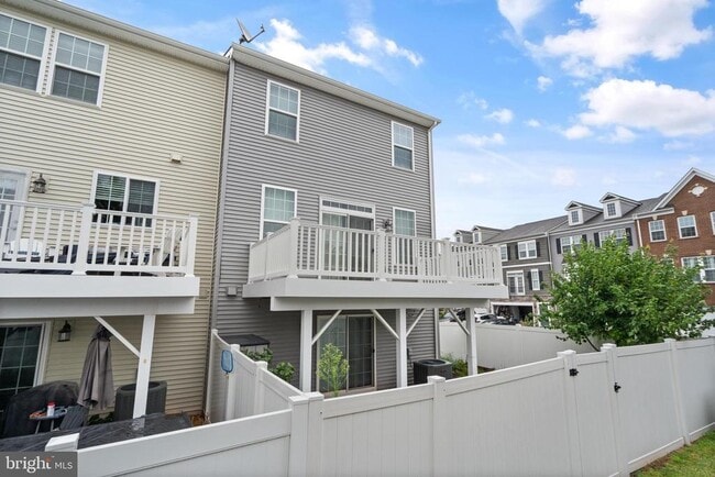 Building Photo - 10698 Viewmont Ln