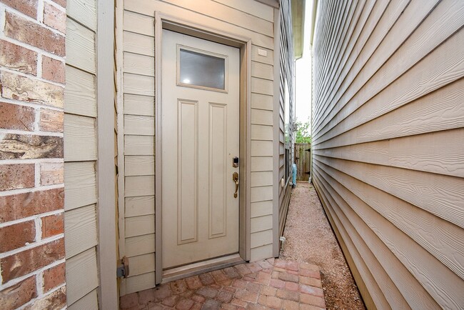 Foto del edificio - 8413 Water Oak Pass Dr