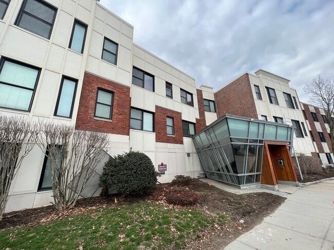 Building Photo - 99 Chestnut Hill Ave