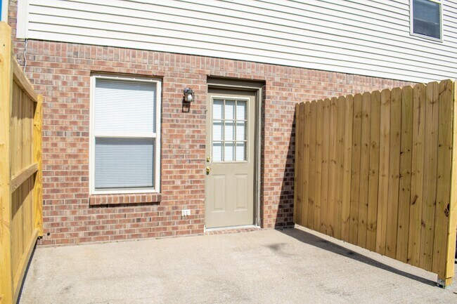 Building Photo - 112 Coyote Ct