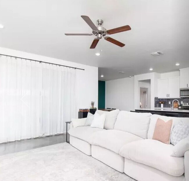 Building Photo - Beautiful 4 Bedroom 2 Bath Home for Rent
