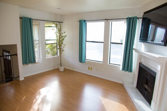 Building Photo - 104 N Marguerita Ave