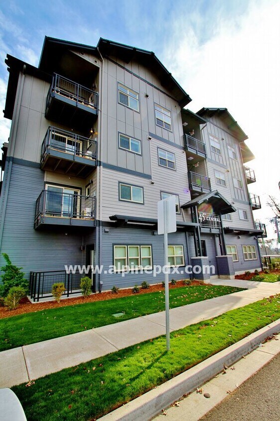 Primary Photo - Modern 2 Bed Condo at 45 Degree Central!