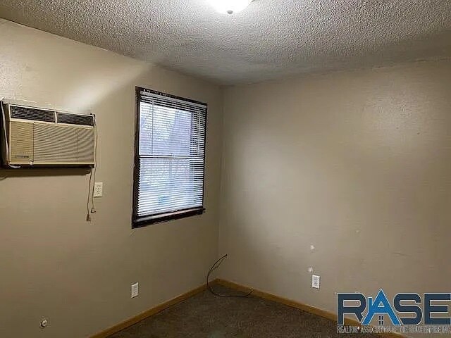 Building Photo - 529 S Menlo Ave