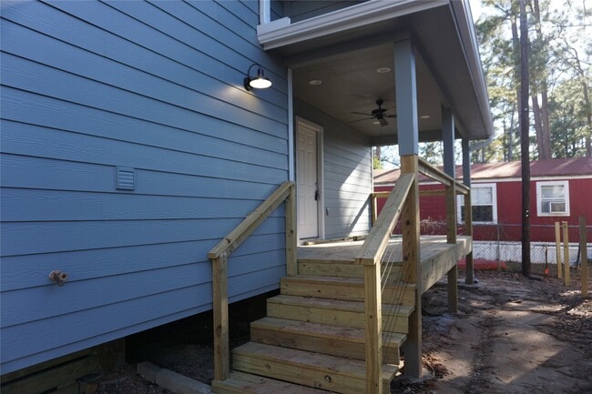 Building Photo - 10112 Barberry St