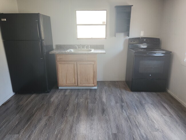 Building Photo - 619 Broad Ln