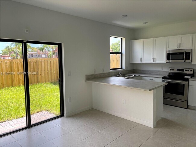 Foto del edificio - 20679 NE 7th Pl