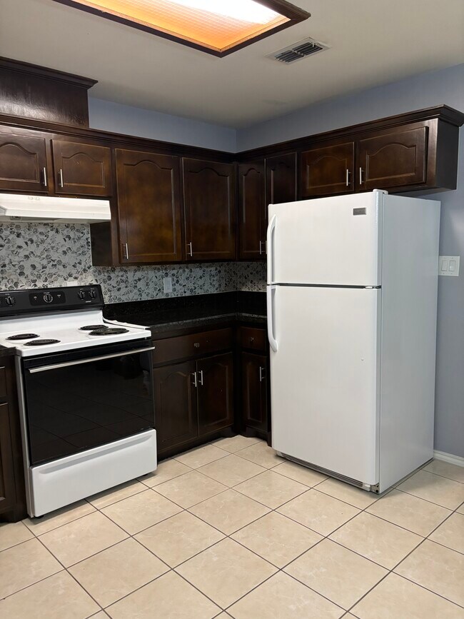 Foto del edificio - 1406 Acme Ln