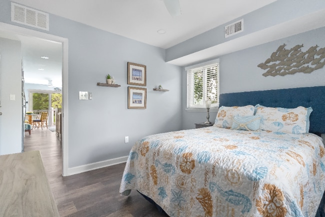 Building Photo - 12301 Jamaica Ave