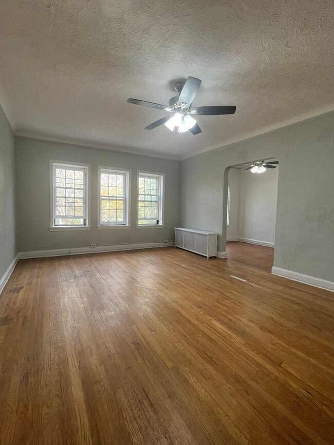 Building Photo - 2 Bedroom 1 Bathroom