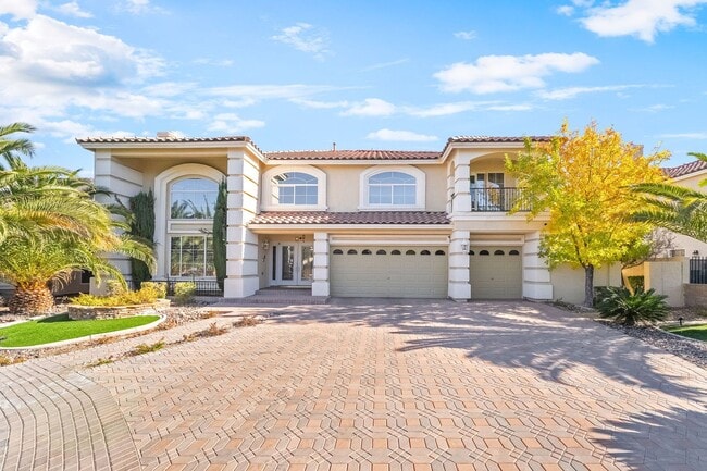 Foto del edificio - Luxury Living in Guard-Gated Royal Highlands!