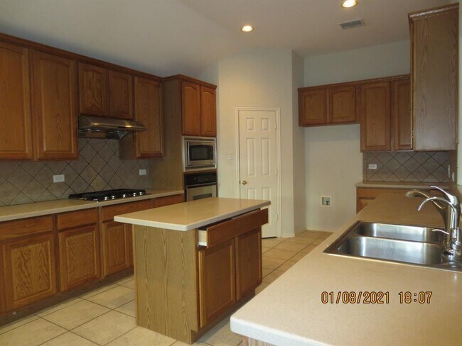 Building Photo - 6608 Whisper Crest Dr