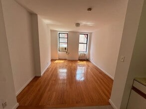 Building Photo - 61 Mott St