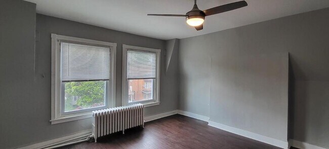 Vista de la sala de estar/cocina n.° 2 - 432 W Bringhurst St