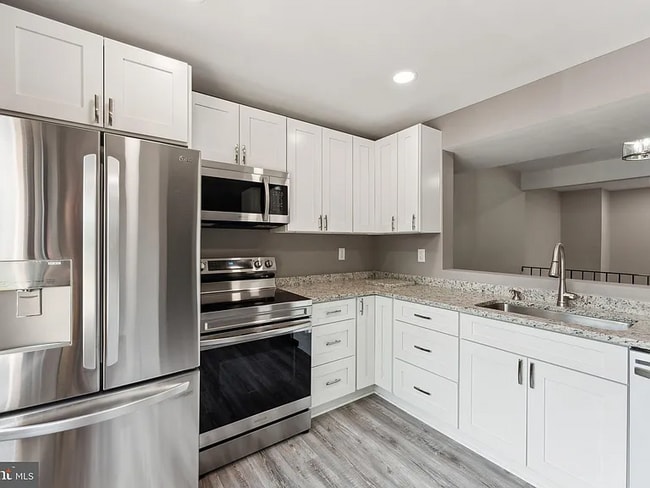 02kitchen - 2213 Christy Pl