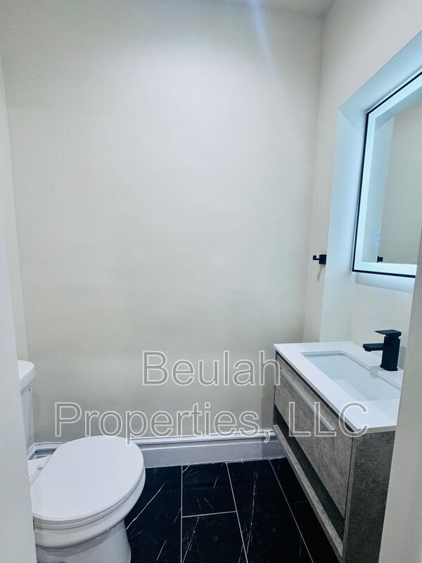 Building Photo - 1306 Sidney St