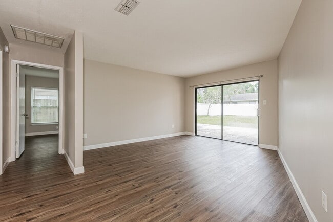 Building Photo - 3819 Cloverhill Ct
