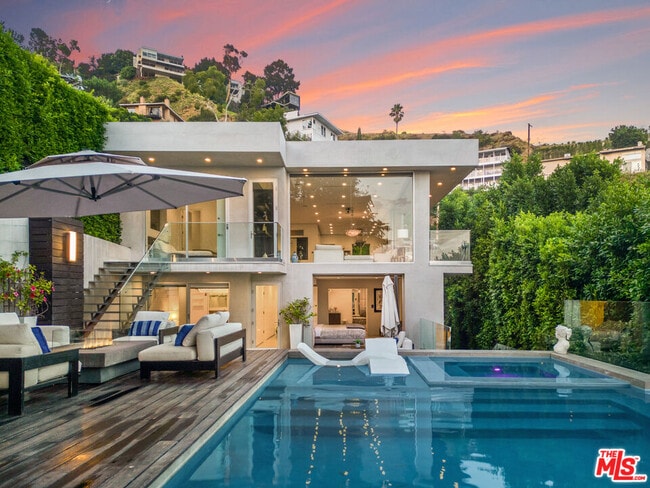 Building Photo - 1717 Sunset Plaza Dr