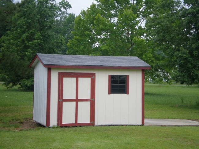 Building Photo - 225 Buckingham Dr
