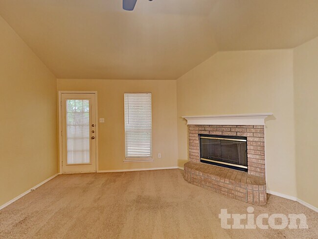 Building Photo - 532 Caravan Dr