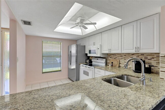 Building Photo - 131 Cypress Way E