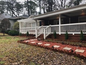 Building Photo - 1933 Kilburn Dr NE