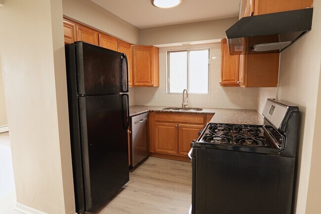 Foto del edificio - 3652 W 119th St