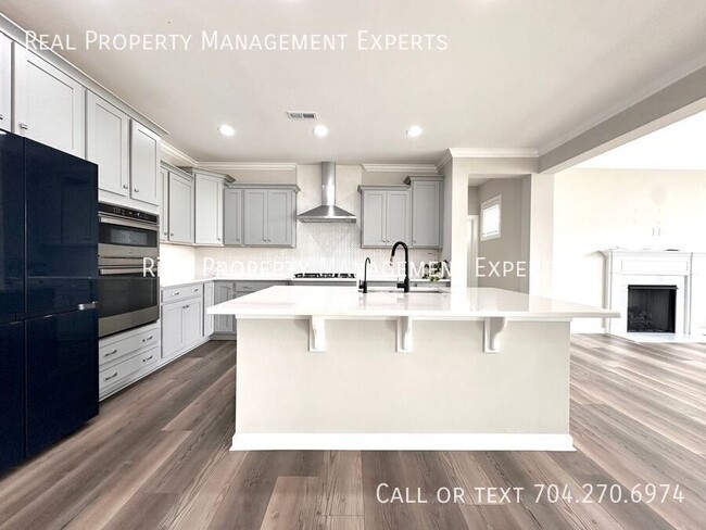 Foto del edificio - 6511 Wildbrook Dr