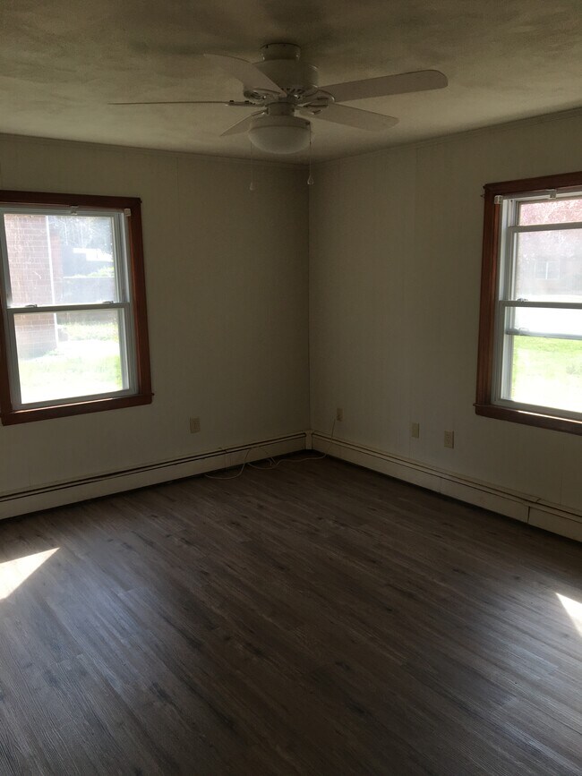 Building Photo - 401 Marlington St