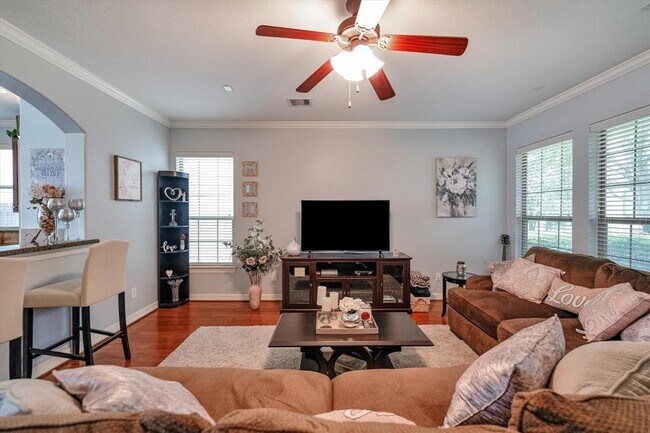 Foto del edificio - 1821 Woodbend Village Ct