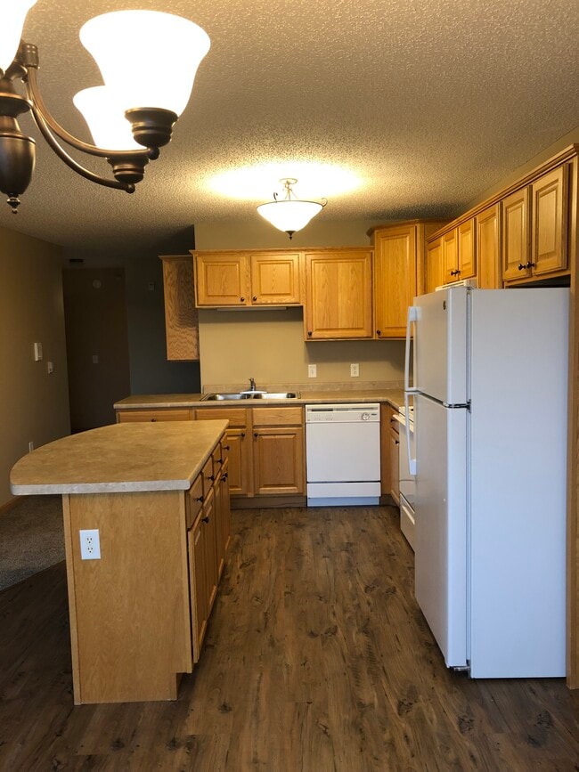6280-6200 2B 2B 1050 sq ft - Kensington