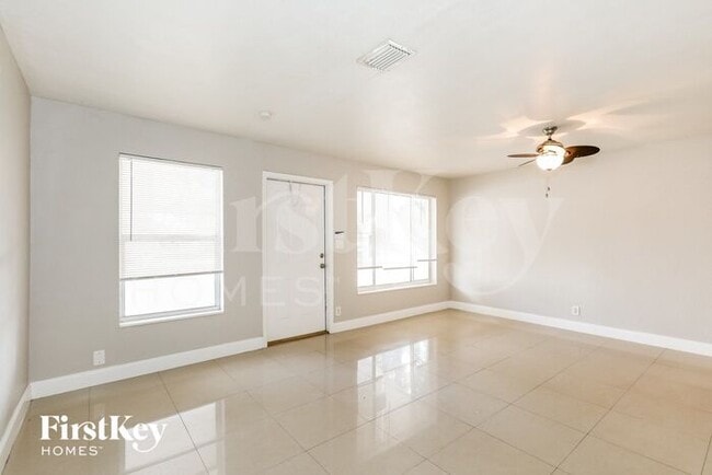Building Photo - 3763 SW 17th St