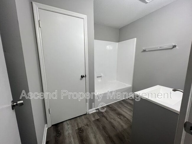Foto del edificio - 3216 Gleason Dr