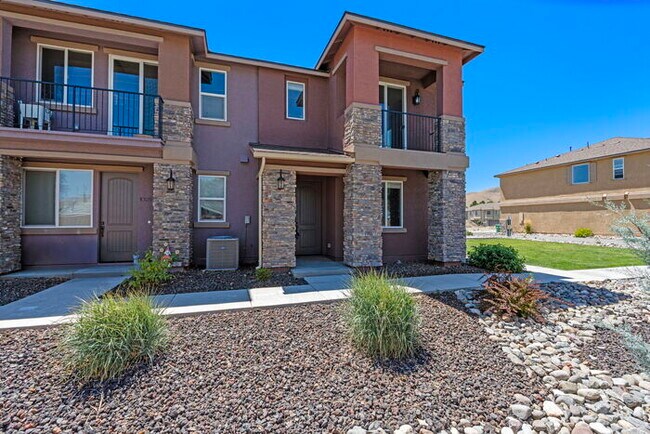 Foto del edificio - Welcome to this beautiful Carson City townhome available for rent