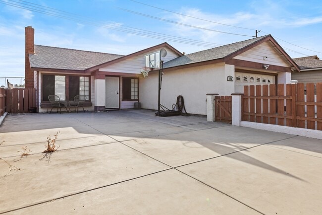 Building Photo - 172 Sumatra Ln