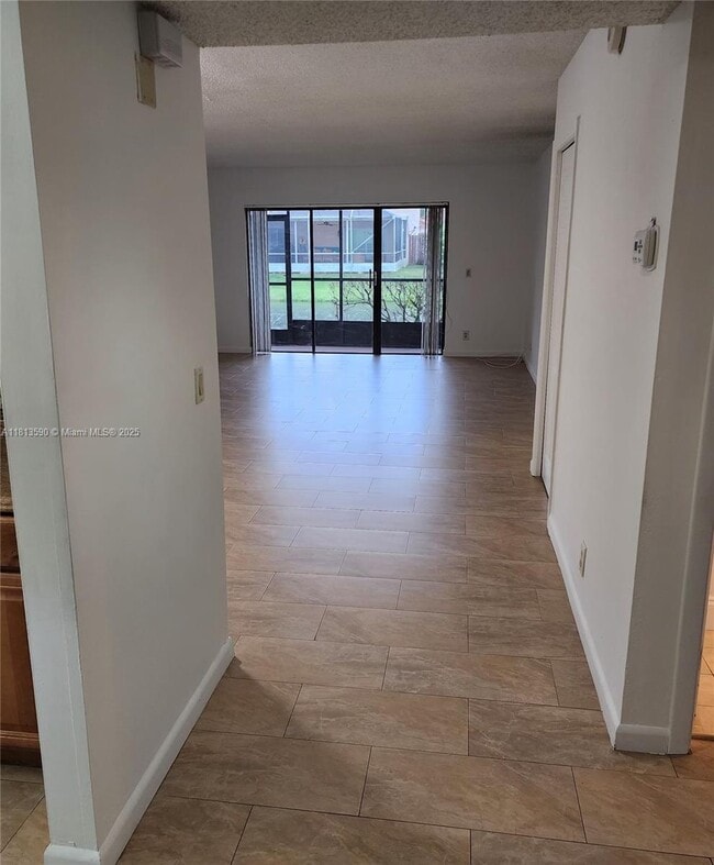 Building Photo - 342 Lakeview Dr