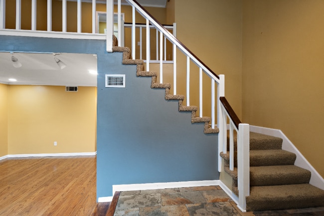 Foto del edificio - 27 Park Crest Pl