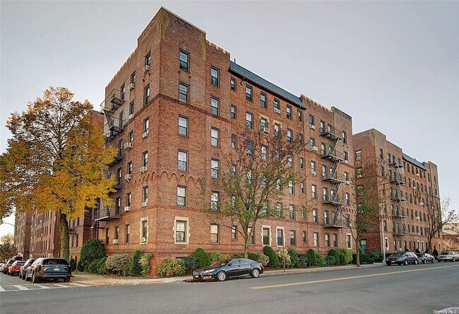 Building Photo - 167-10 Crocheron Ave