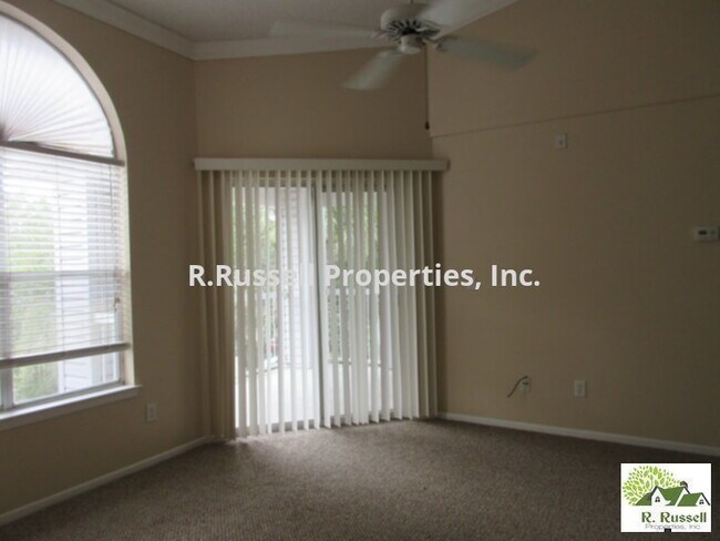 Building Photo - Regency Park  one bedroom top floor condo ...