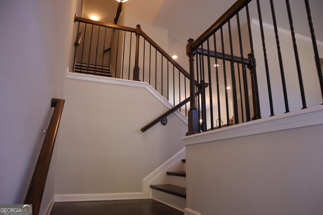 Building Photo - 561 Sunset Park Dr