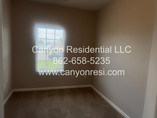 Building Photo - 2521 Spinnaker Dr