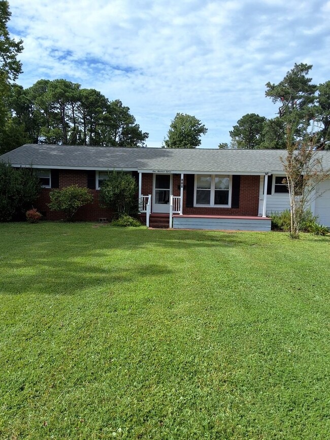 Building Photo - 115 Crescent Dr