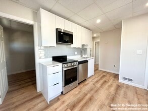Building Photo - 105 Buttonwood St