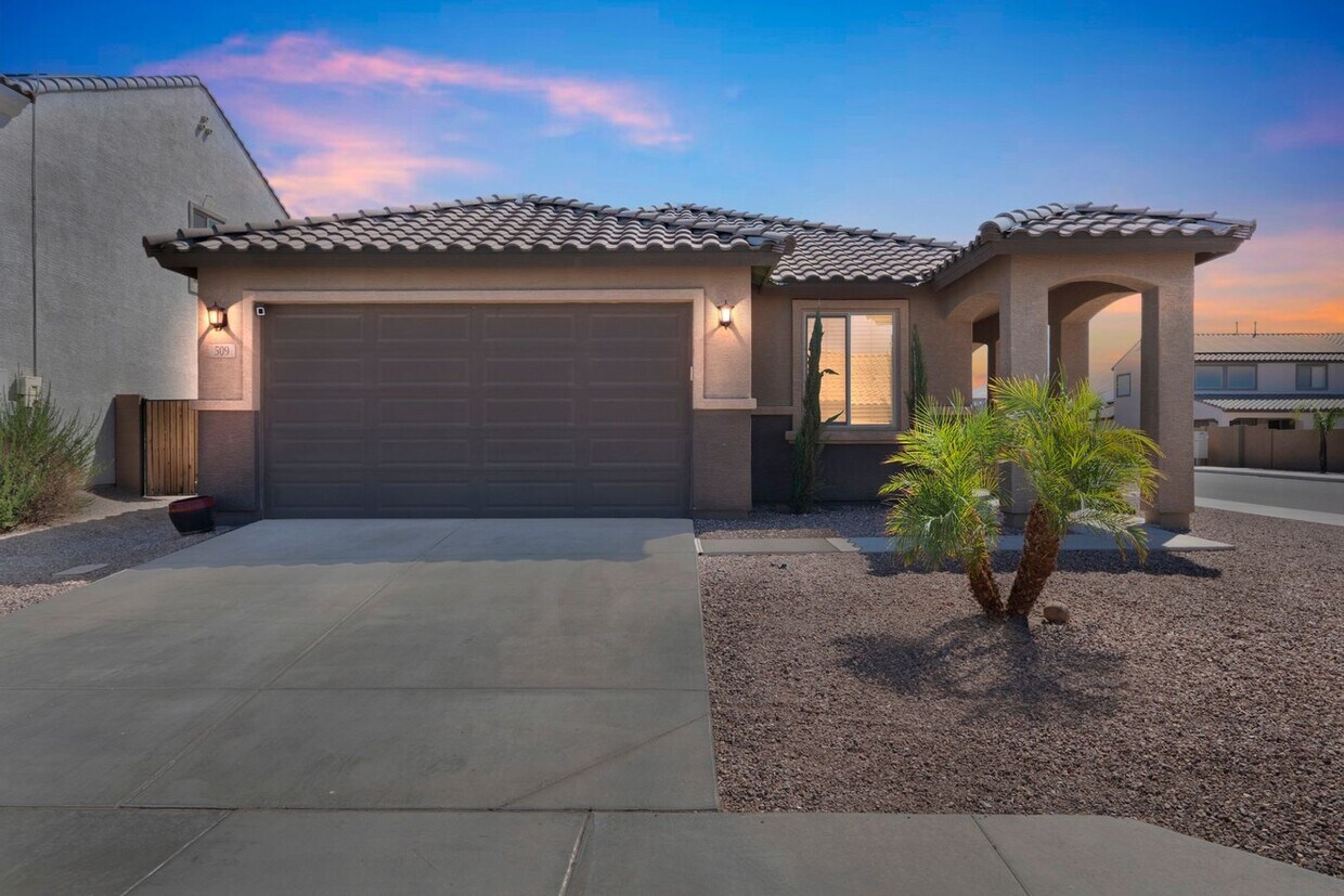 Foto principal - Immaculate & Move-In Ready – Upscale 3BR/2...
