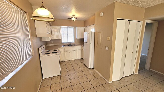 Building Photo - 4553 E Caballero Cir