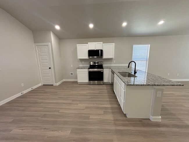 Building Photo - Pre leasing for July, Bell farms!