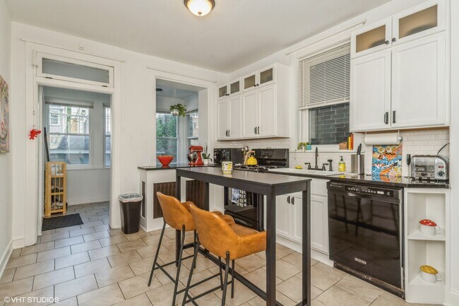 Foto del edificio - 3721 N Ashland Ave